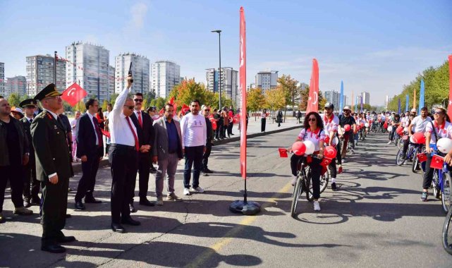2023/10/diyarbakir39da-39turkiye-yuzyili-bisiklet-korteji39-yapildi.jpg