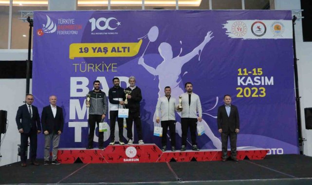 2023/11/19-yas-alti-badminton-turkiye-sampiyonasi-sona-erdi_4.jpg