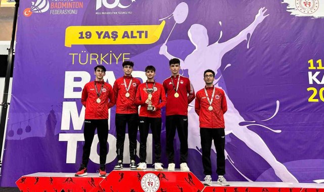 2023/11/samsunlu-sporcular-badmintonda-turkiye-sampiyonu-oldu.jpg