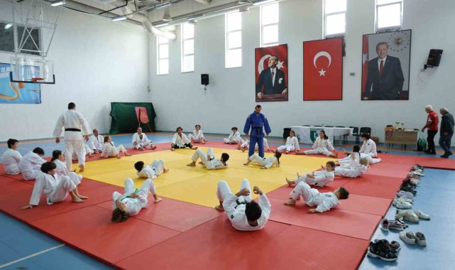2023/12/bodrumspor-judo-takimi-oyunculari-kusak-atladi_4.jpg