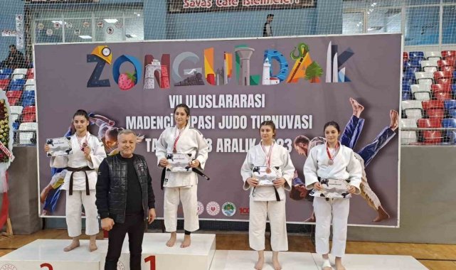 2023/12/yunusemreli-judocular-zonguldak39ta-sampiyon-oldu_2.jpg