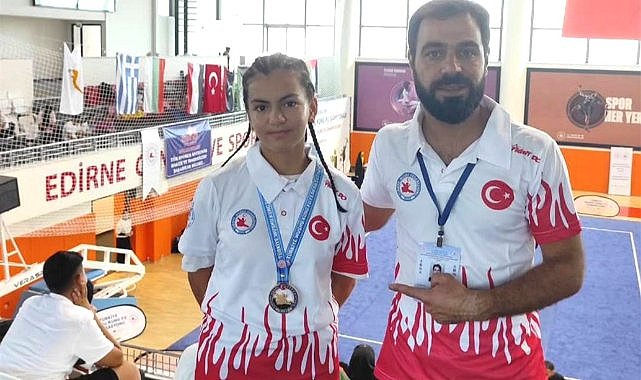 karamanli sporculardan wushu kung fu sampiyonasi nda 1 altin 2 bronz madalya 2192 - Karamanlı Sporculardan Wushu Kung Fu Şampiyonası'nda 1 Altın, 2 Bronz Madalya